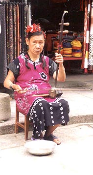 Yangshou Market Entertainer